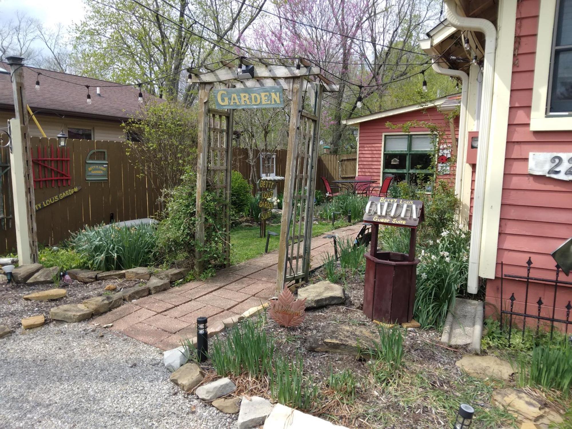 Betty Lous Garden Bed & Breakfast Nashville Exterior photo