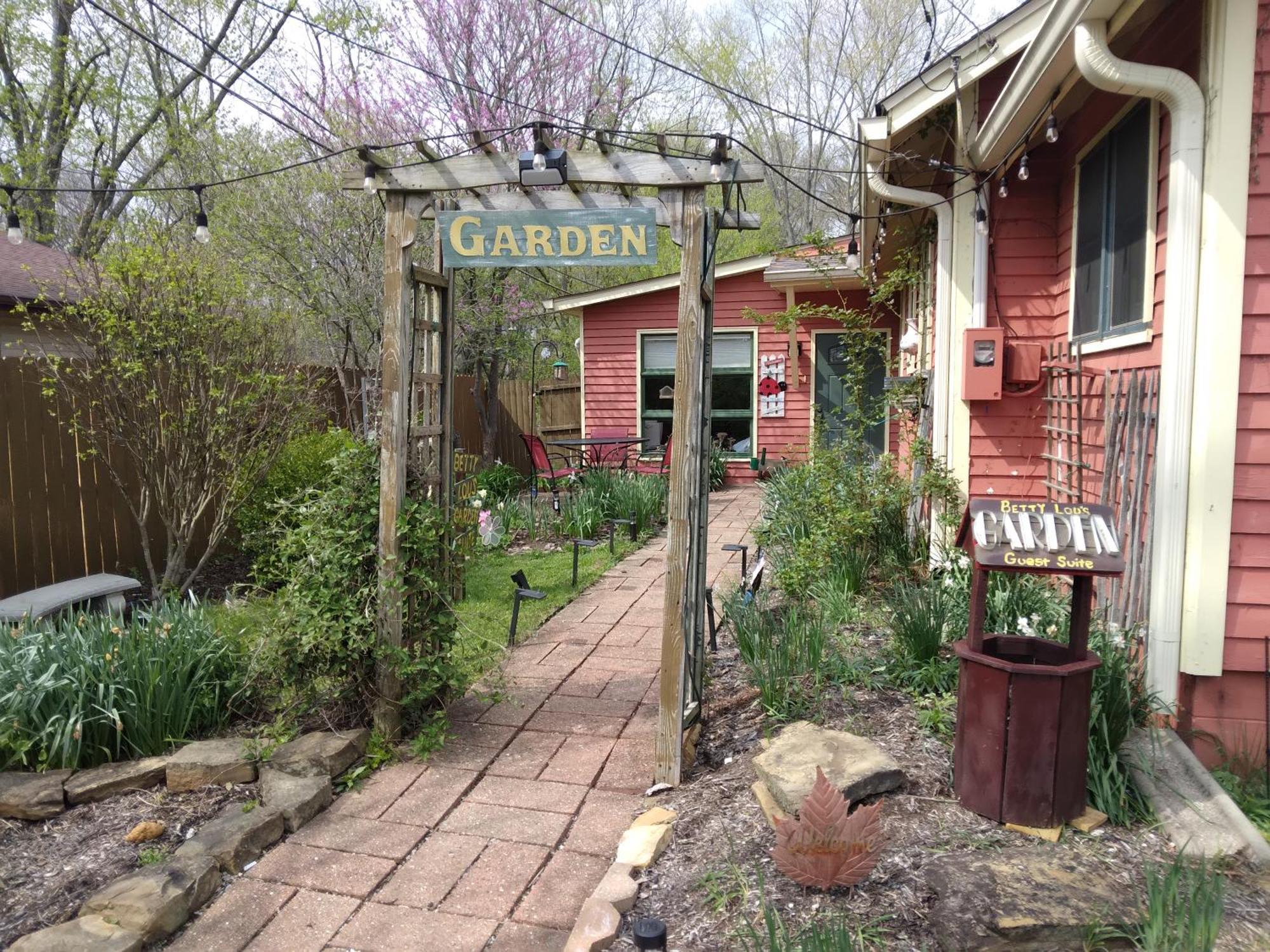 Betty Lous Garden Bed & Breakfast Nashville Exterior photo